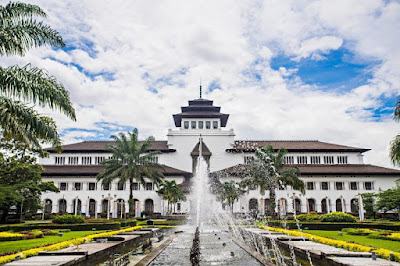 Tempat Wisata Budaya Terpopuler di Bandung 7 Tempat Wisata Budaya Terpopuler di Bandung untuk Wisatawan